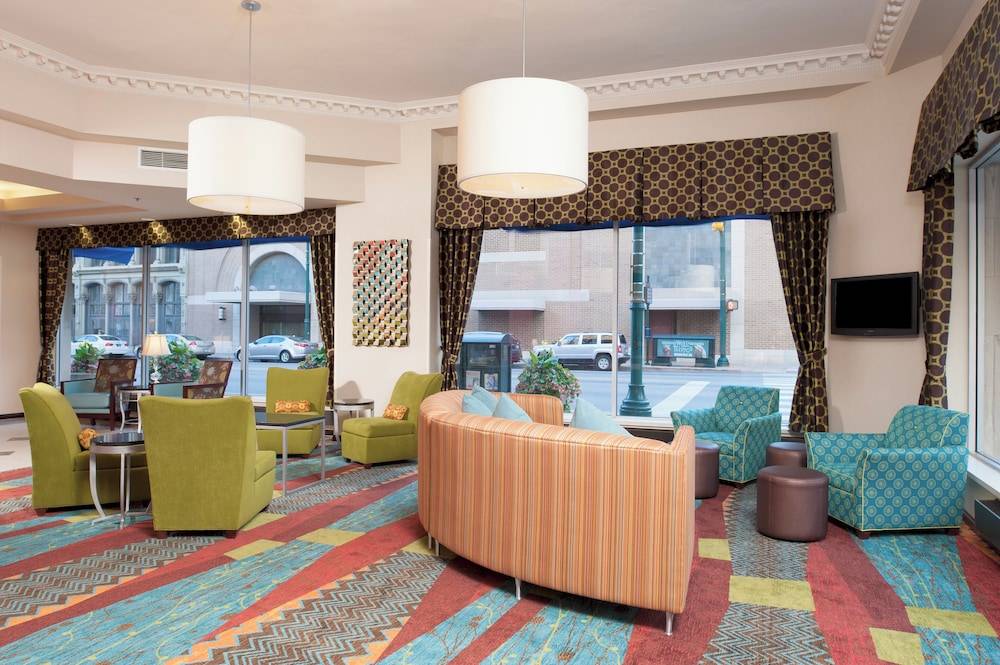 Hampton Inn Indianapolis Downtown Across from Circle Centre - photo 5