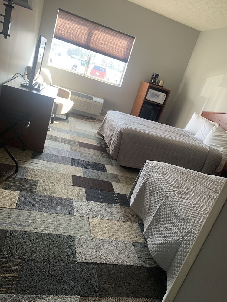 Commodore Perry Inn and Suites - photo 4
