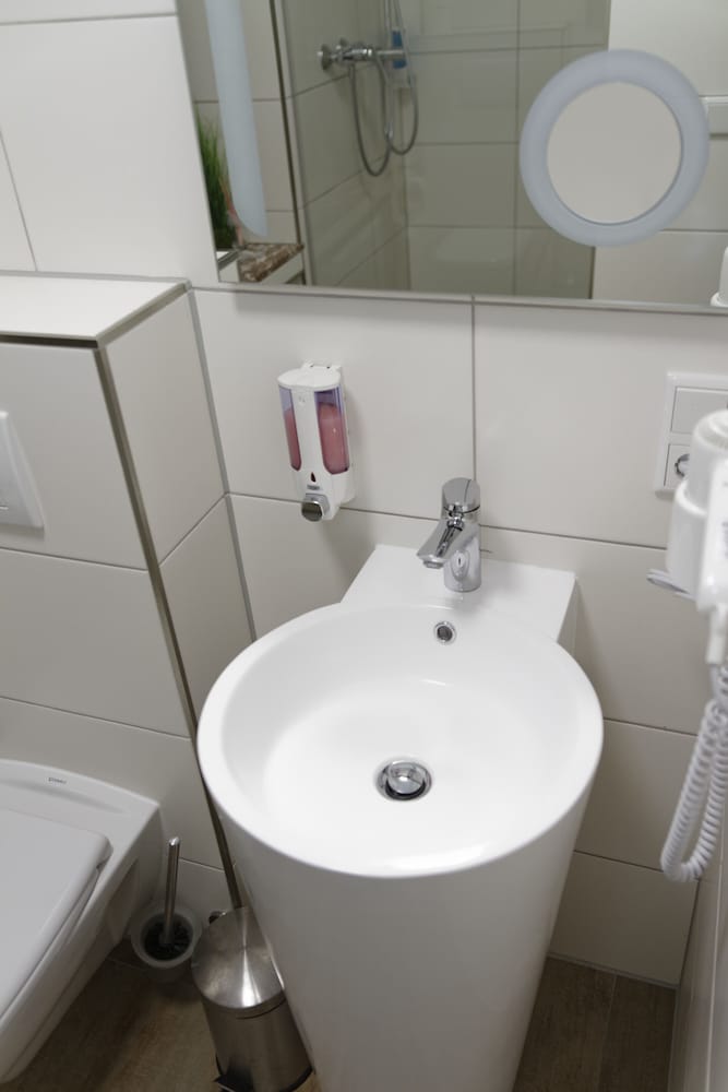 Bathroom sink
