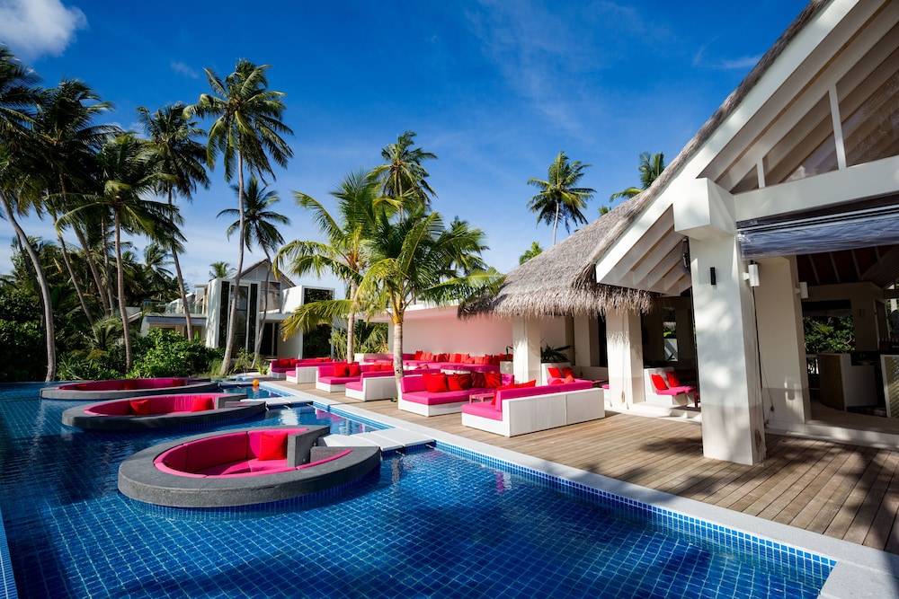 Poolside bar