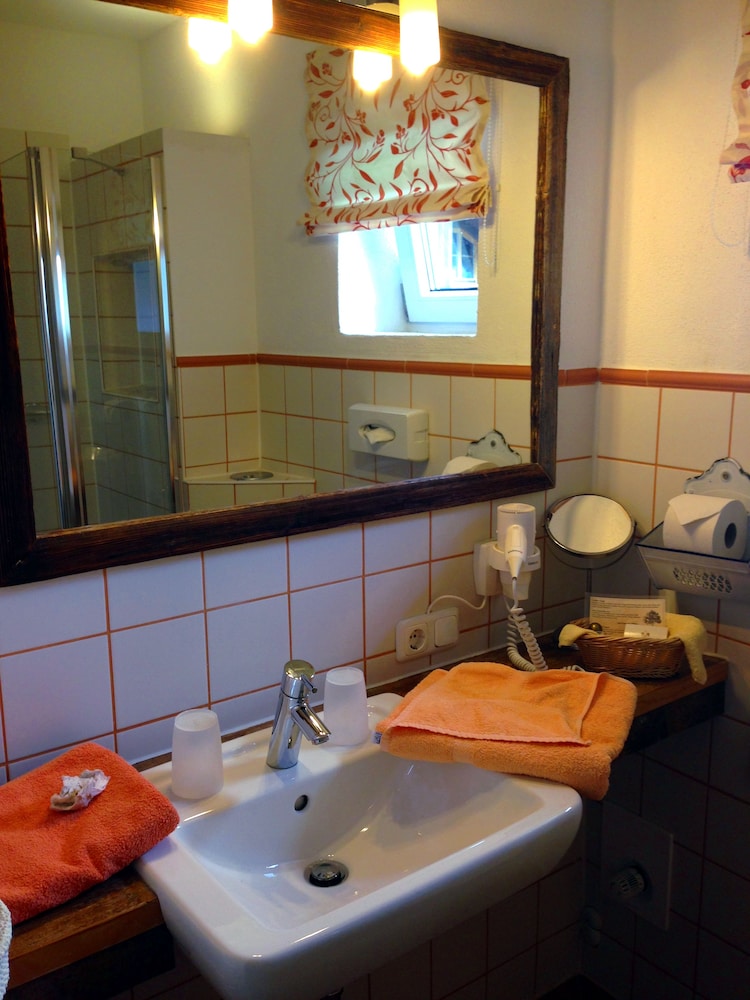 Bathroom sink