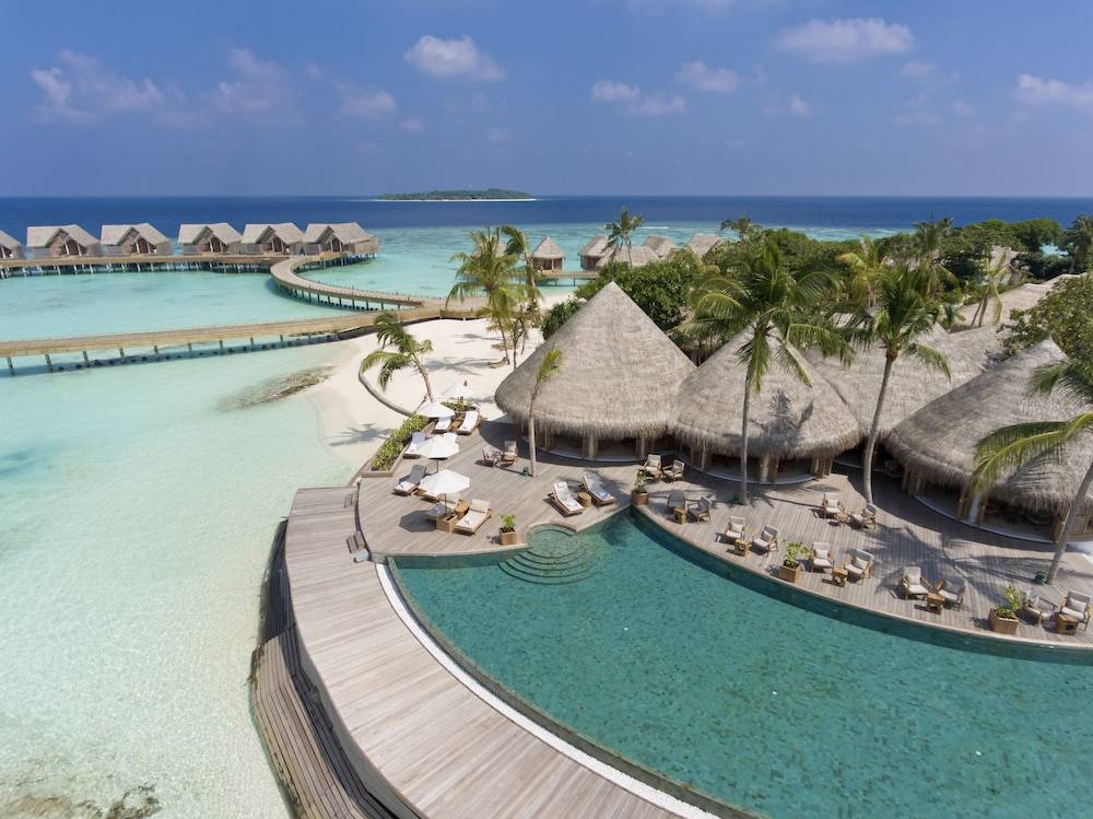 Poolside bar