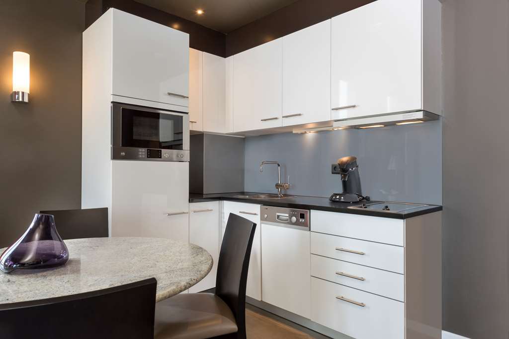 adina apartment hotel frankfurt neue oper penthouse suite kitchen