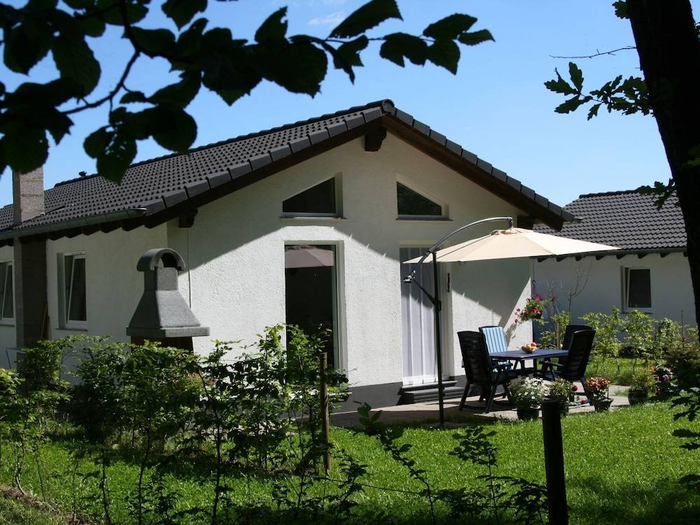 Tidy Holiday Home With Dishwasher in a Green Area