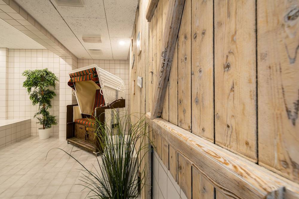 Indoor spa tub