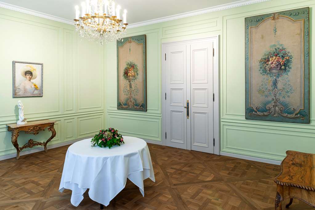 HBH Palais Montgelas Visconti Salon bestuhlt DanielSchvarcz