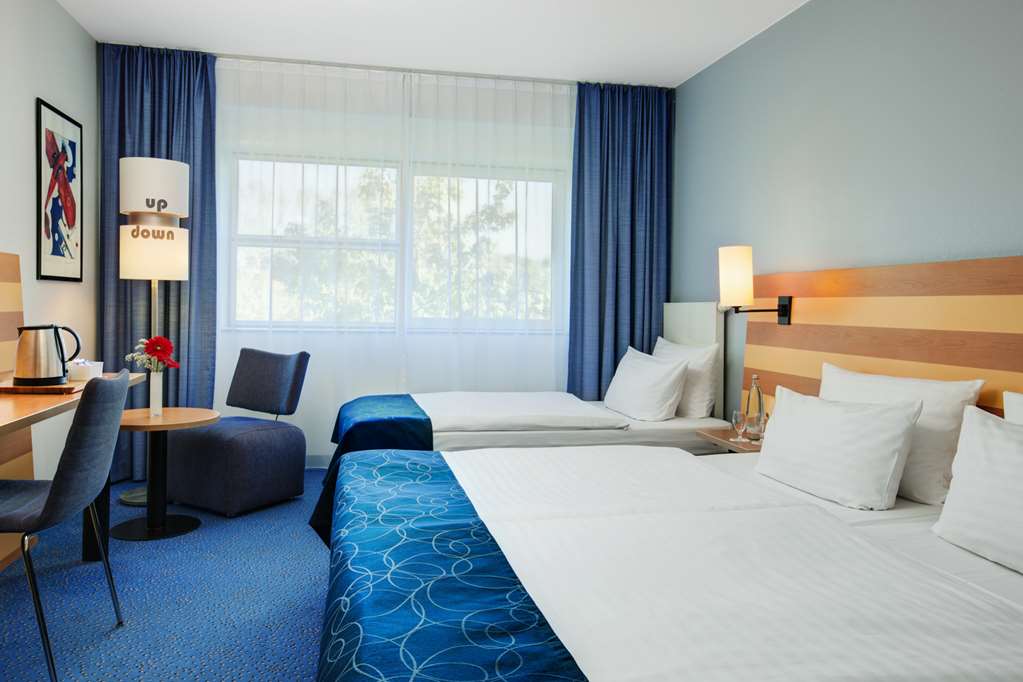 IntercityHotel Frankfurt Airport, Germany, three-bedded room