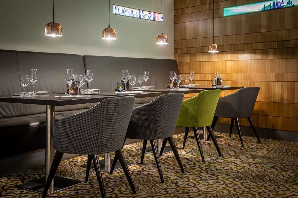 Circle Bar & Restaurant