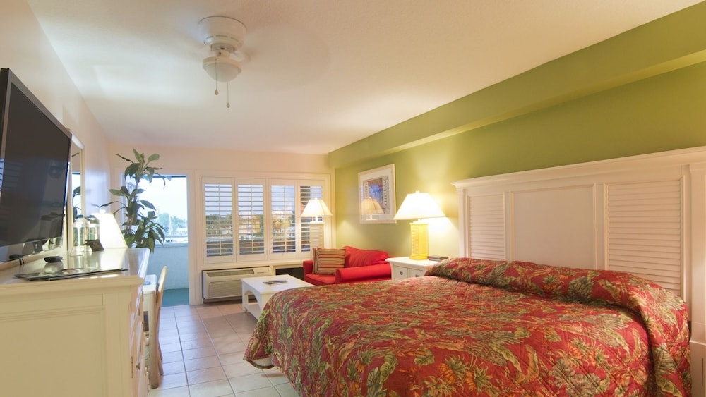 Pirate's Cove Resort & Marina - photo 3