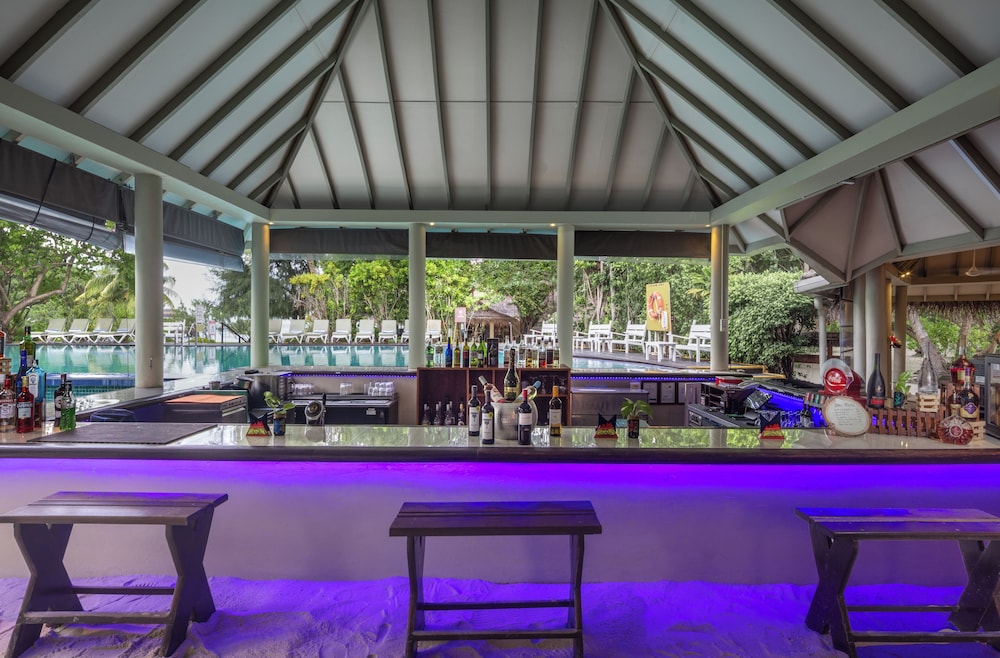 Poolside bar