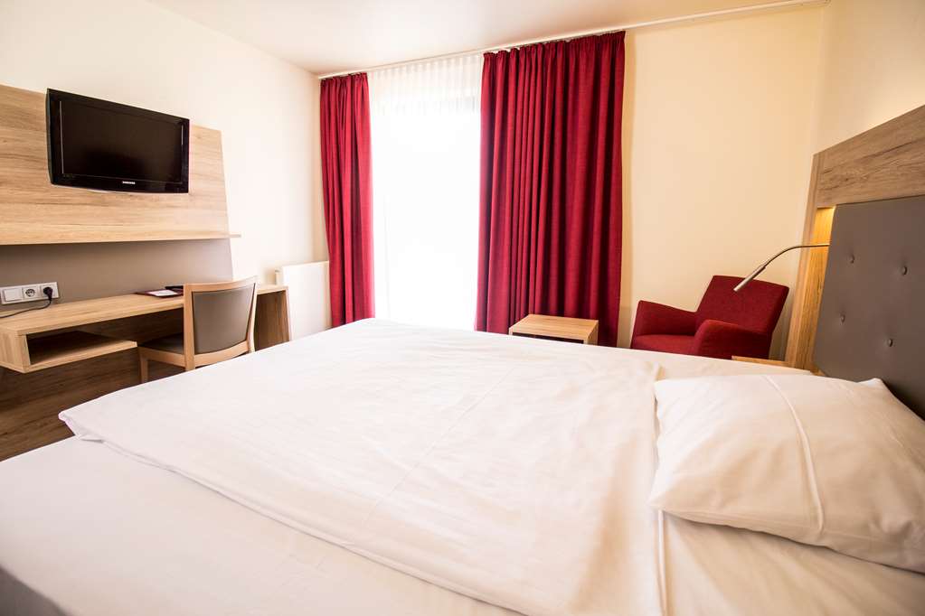 Etage renoviert Kingsize Bett
