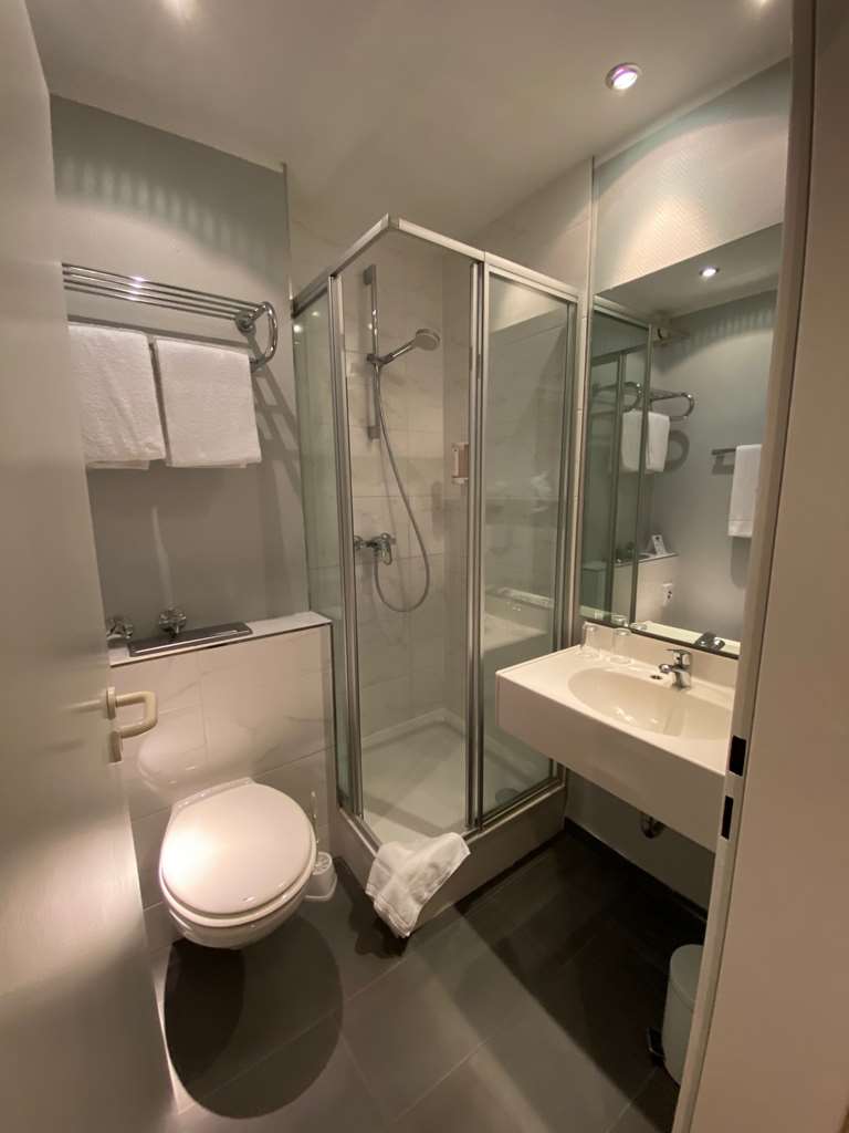 bathroom with bathtub or shower