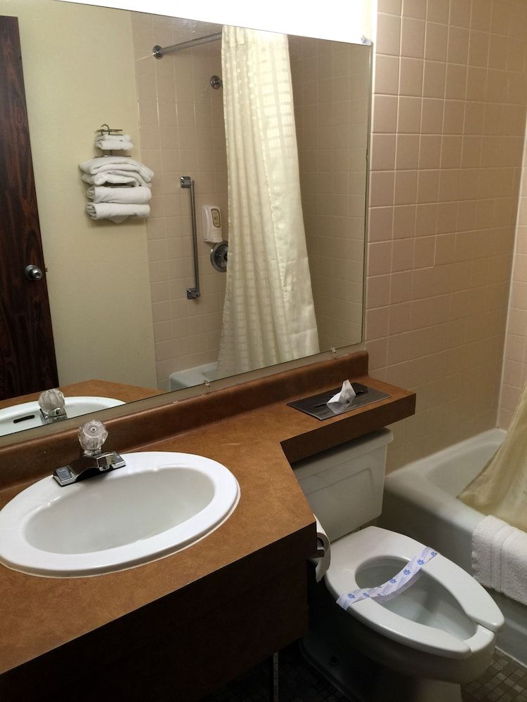 Cedar Inn - photo 4