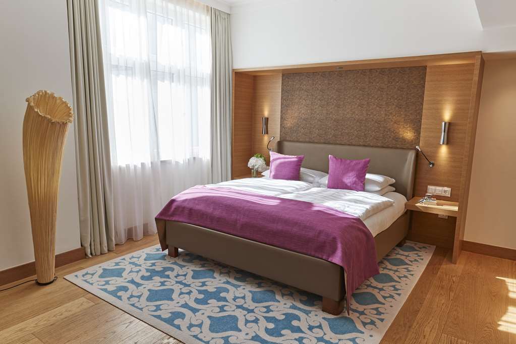 KIMUC1_Deluxe Room_3.jpg