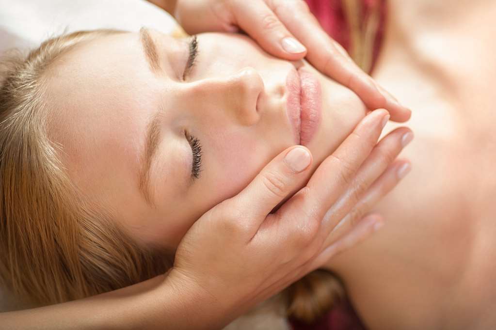 centrovital Hotel Berlin / Day Spa facial treatment