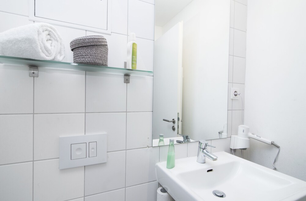 Bathroom sink