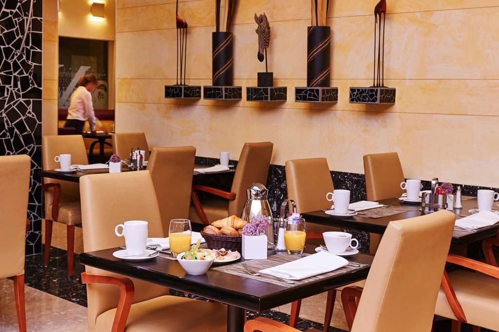 Steigenberger Airport Hotel, Frankfurt, Germany - Restaurant Five Continents, Breakfast