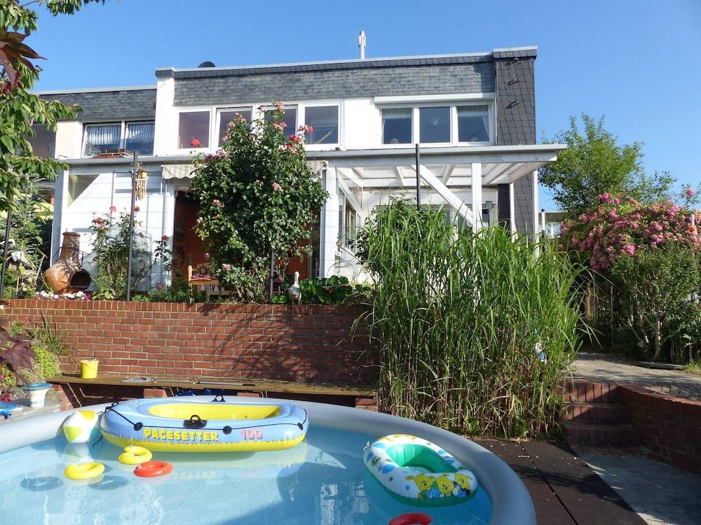 Wuppertal Hideaway With Pool