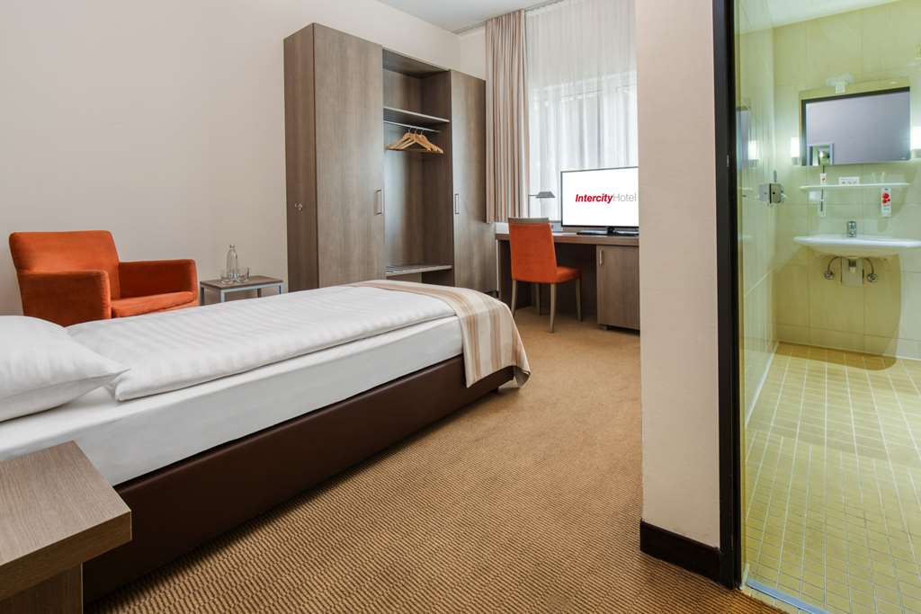 IntercityHotel Hannover, Germany - Handicapped room