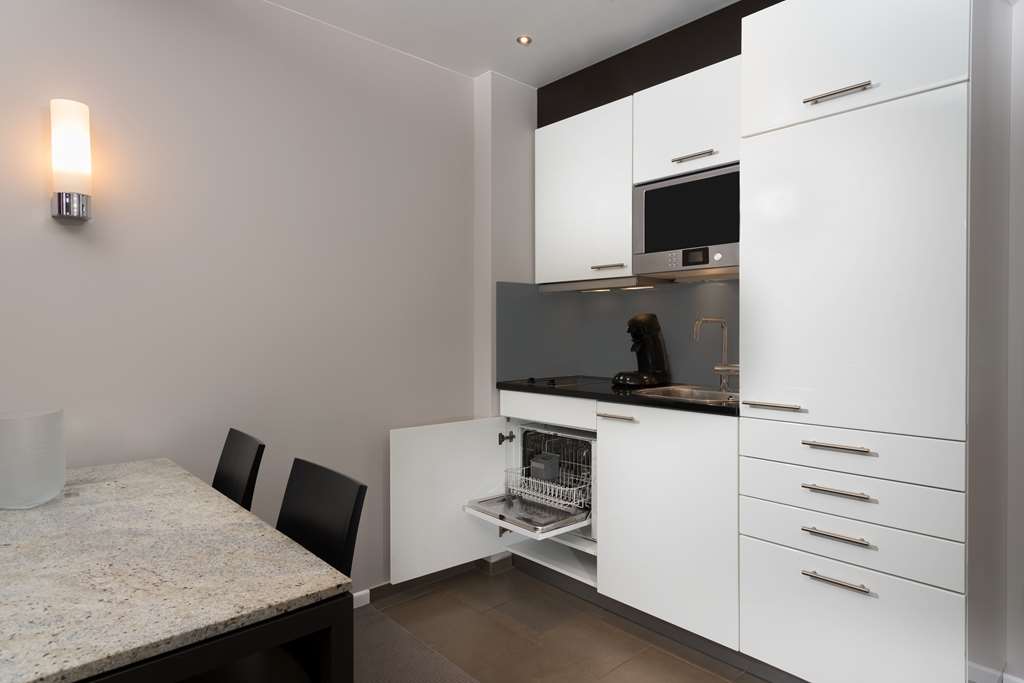 adina apartment hotel frankfurt neue oper studio room kitchen