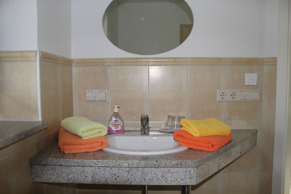 Bathroom sink