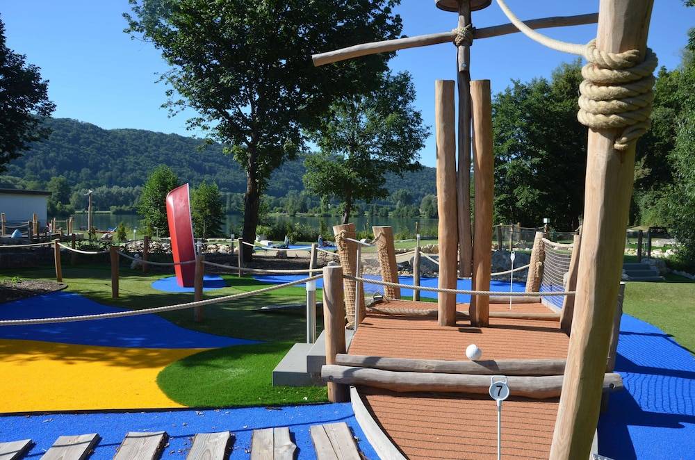 Mini-golf
