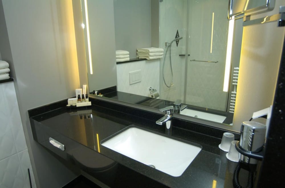Bathroom sink