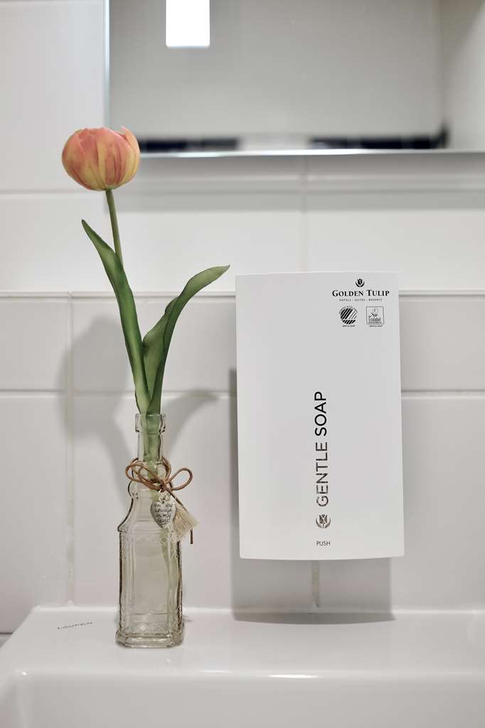 Tulip Inn Frankfurt Airport Bath Room