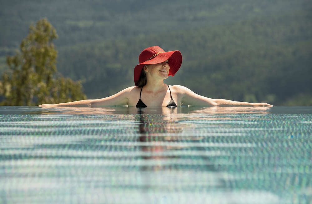 Infinity pool