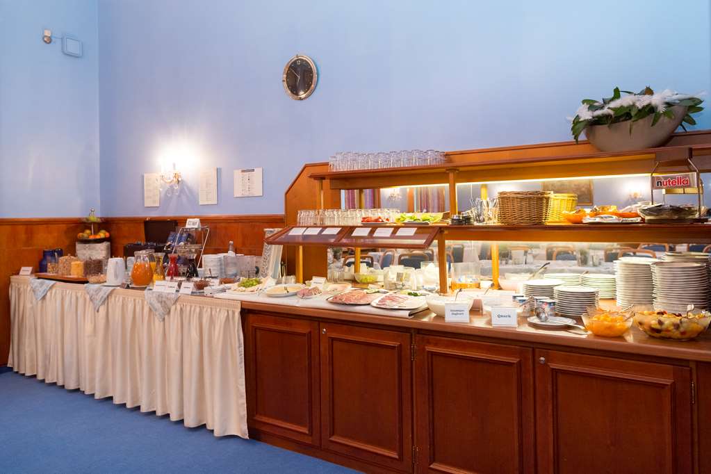 Breakfast buffet TOP Hotel Amberger Wuerzburg