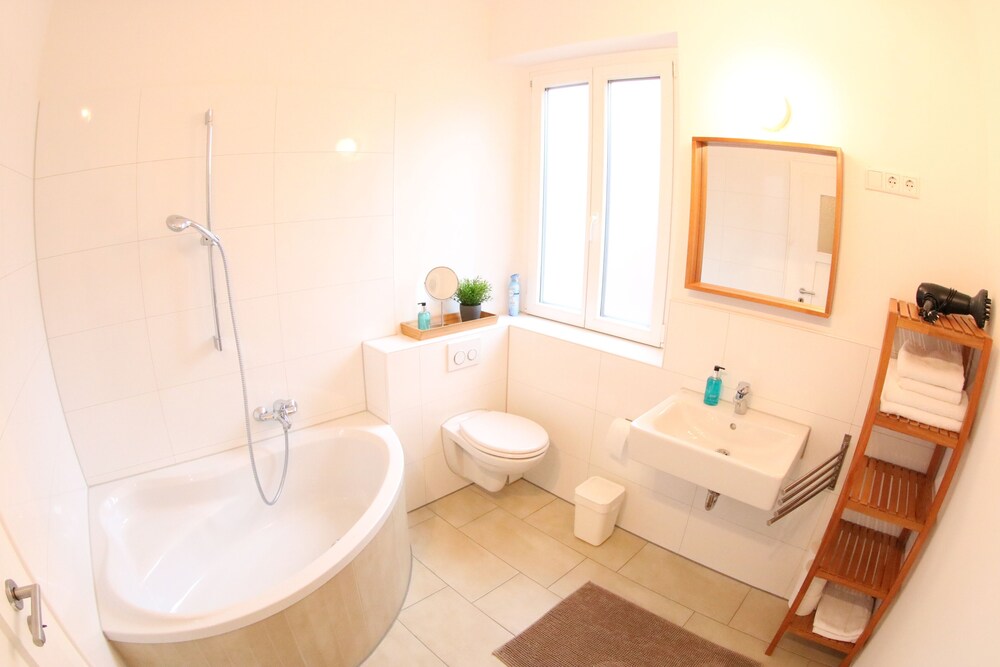 Deep Soaking Bathtub
