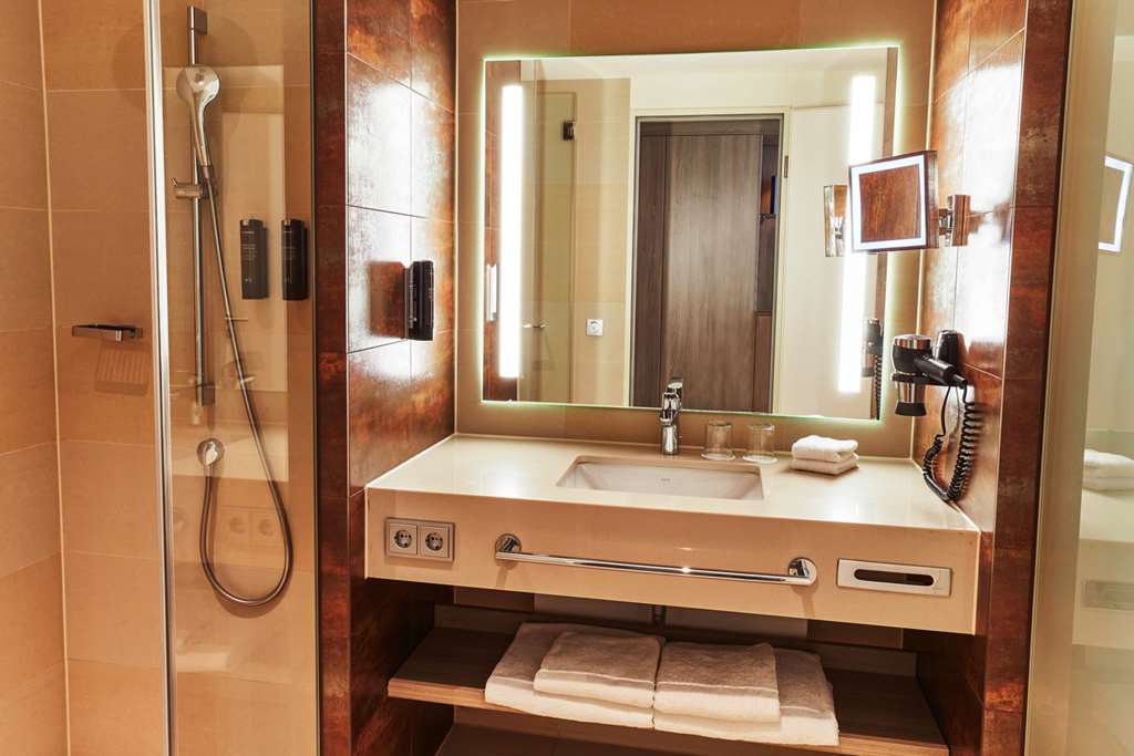 Steigenberger Hotel Bremen, Germany - Superior room - bathroom