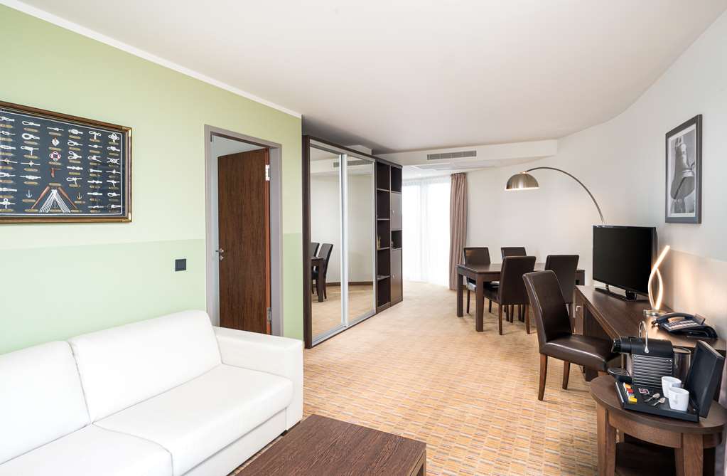 the rilano hotel hamburg suite sitzbereich