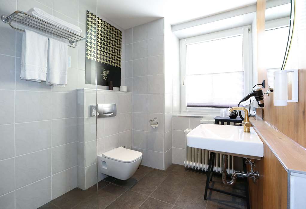Arthotel ANA Goggl Doppelzimmer Exklusiv neu Badezimmer