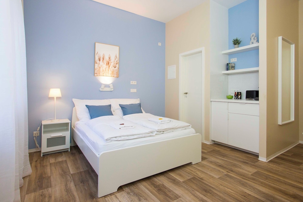 Guesthouse Kohn51 Zentral Gelegene Stilvoll Eingerichtete Zimmer Mit Eigener Teekuche