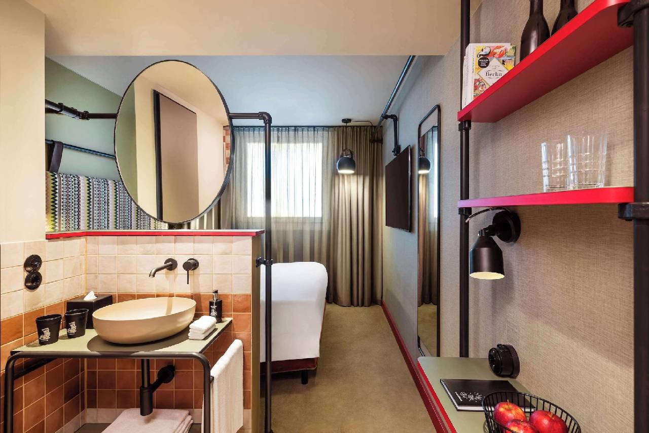 Guest room