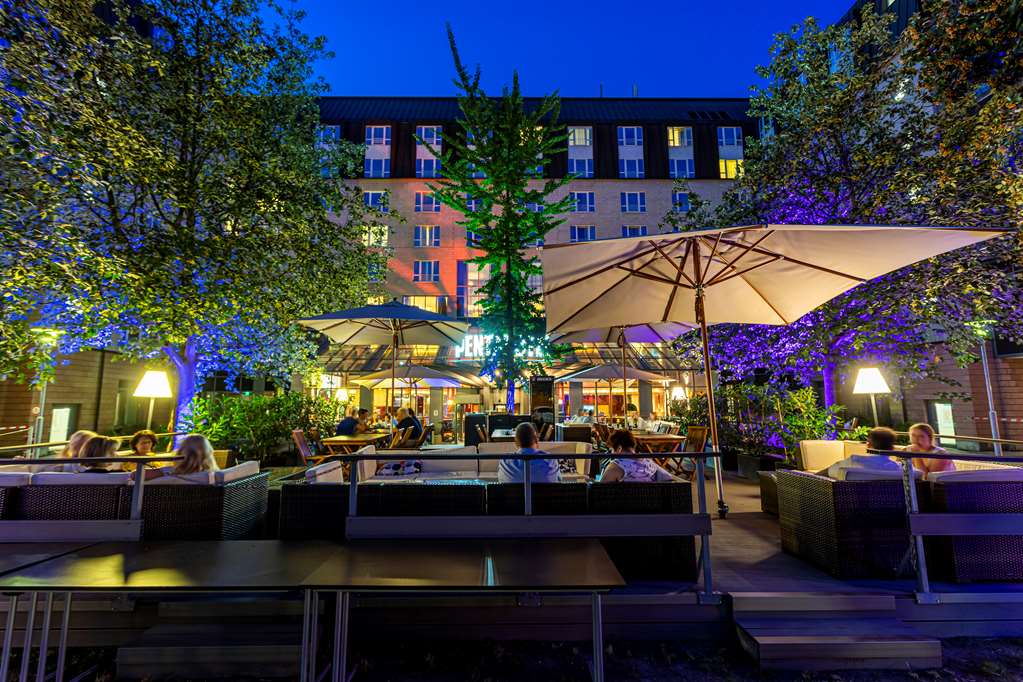 Pentahotel Leipzig Terrace night OK HighRes