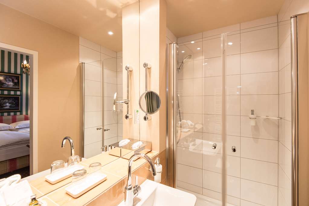 Hotel City House Standardzimmer Bad
