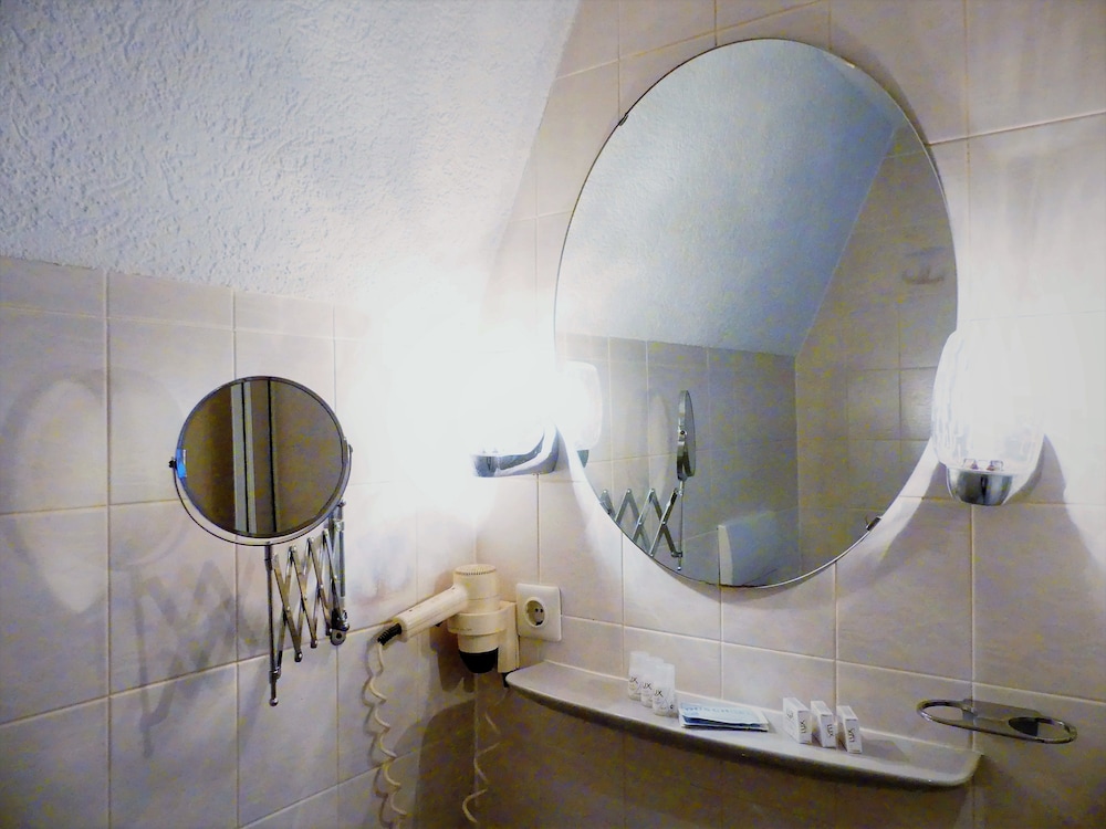 Bathroom amenities