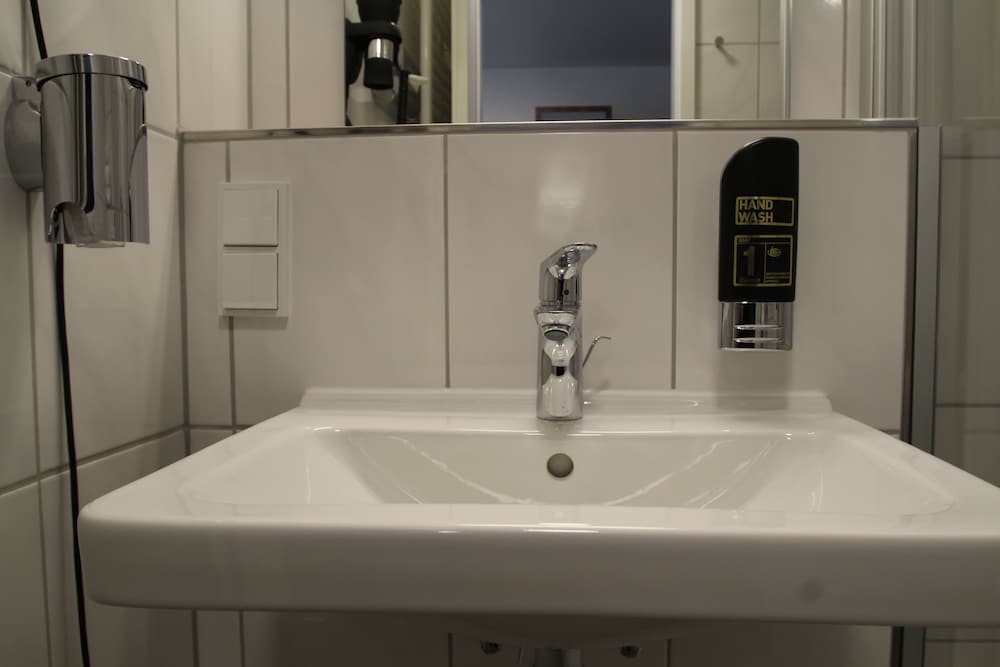 Bathroom sink