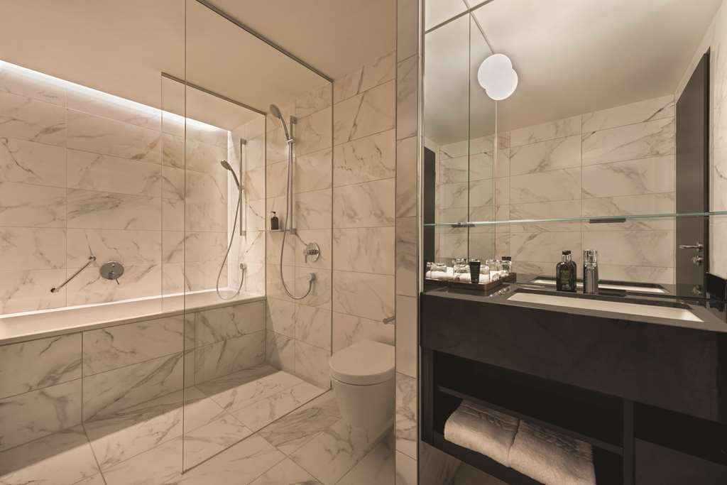 adina apartment hotel frankfurt one bedroom apartment bathroom
