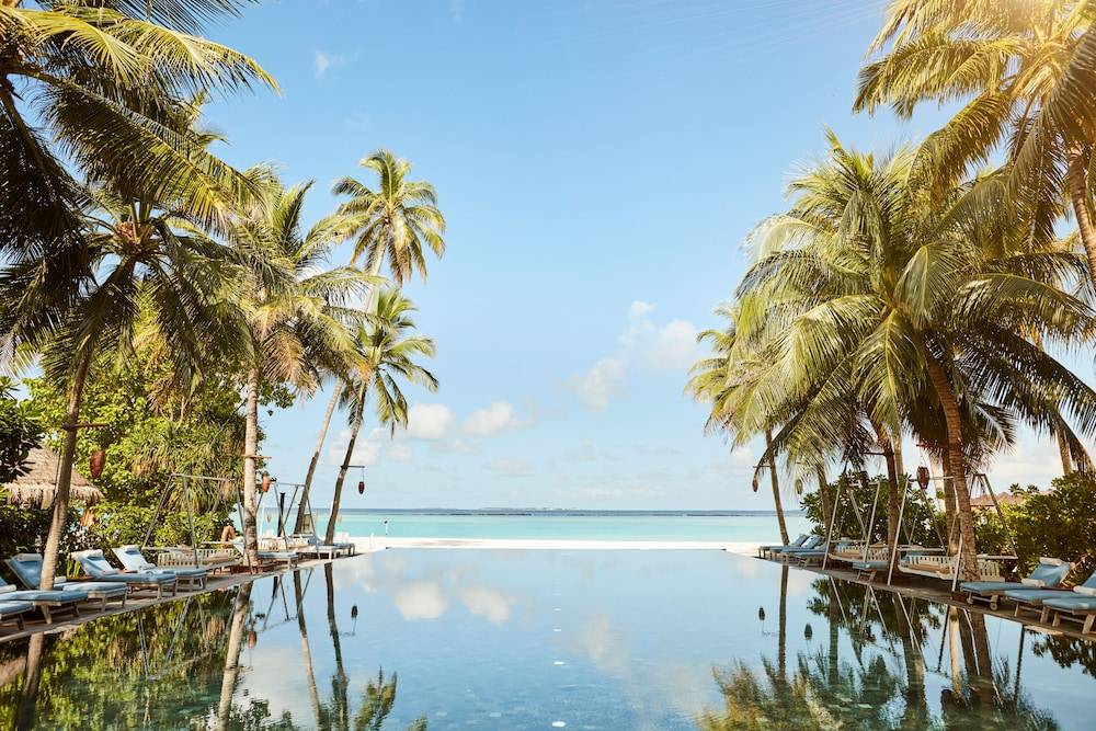 Infinity pool