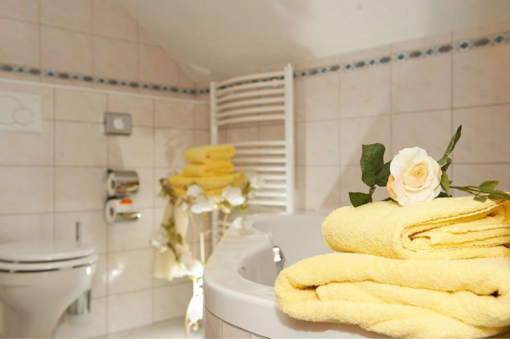 Bathroom amenities