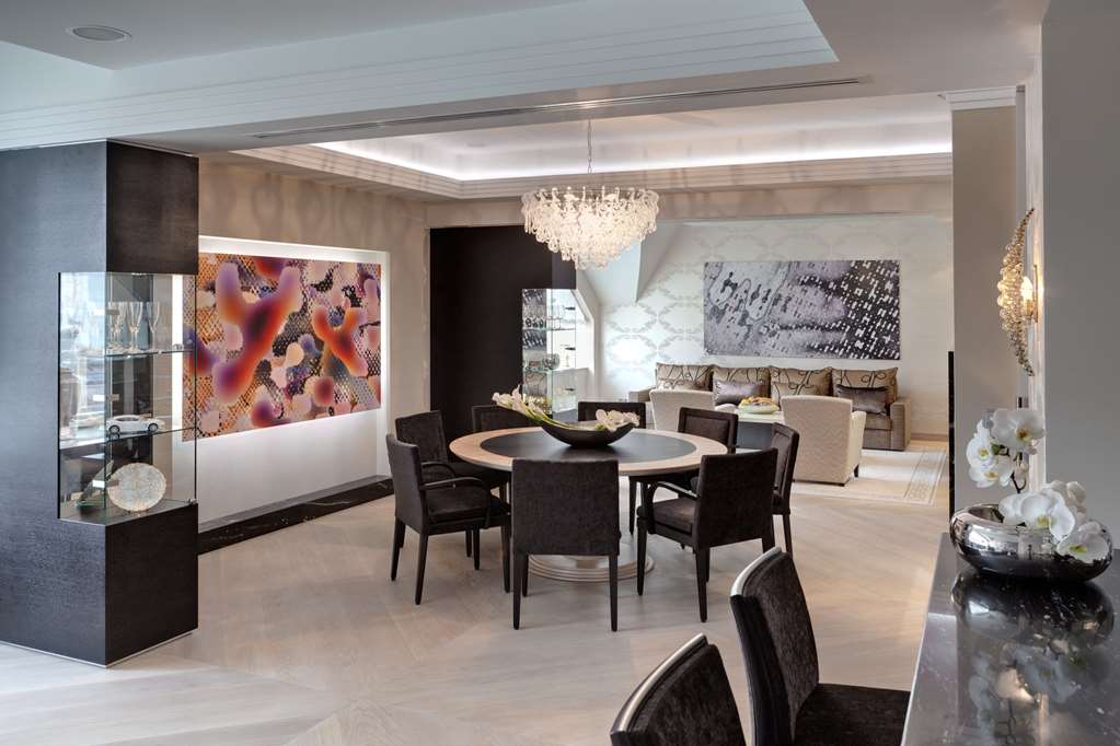 Steigenberger Grandhotel Handeslhof, Leipzig, Germany - Presidential Suite dining/living area