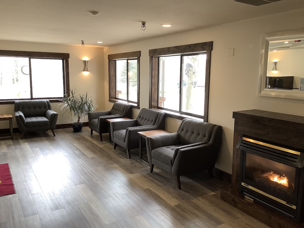 Luxury Inn And Suites - photo 5
