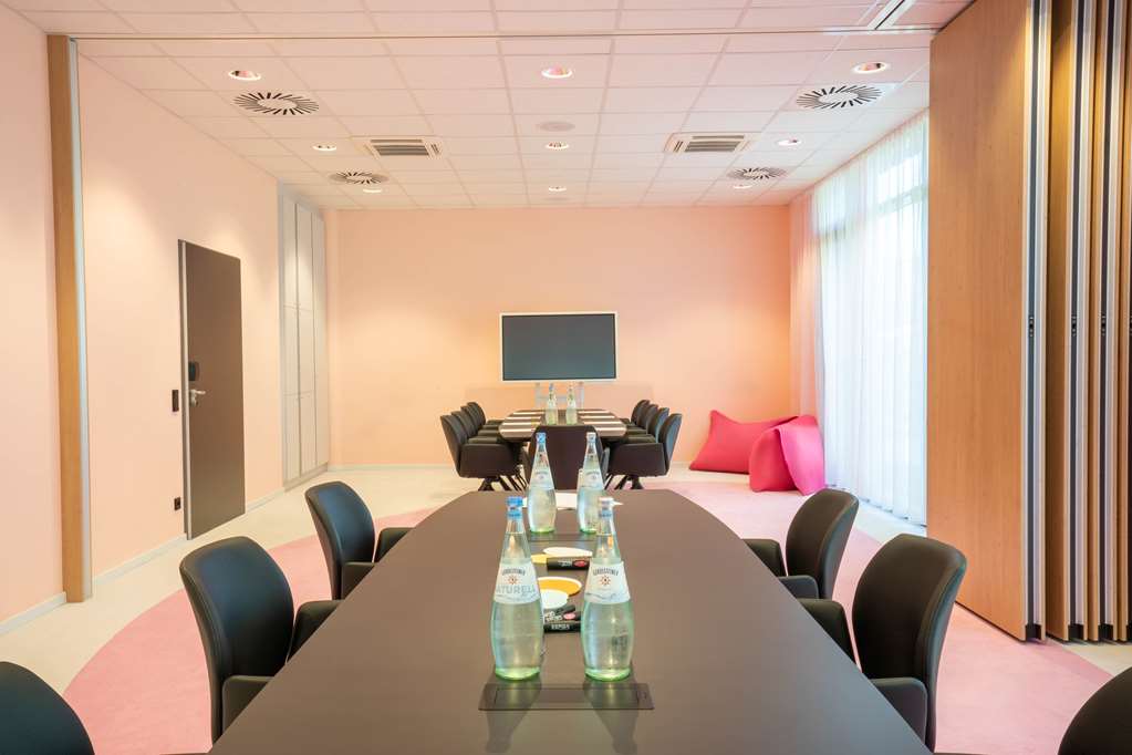 Meeting Room - Creative Cave