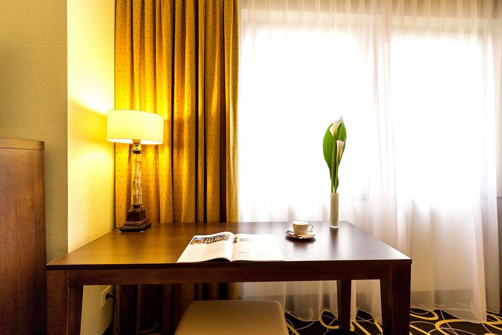 desk in the junior suite