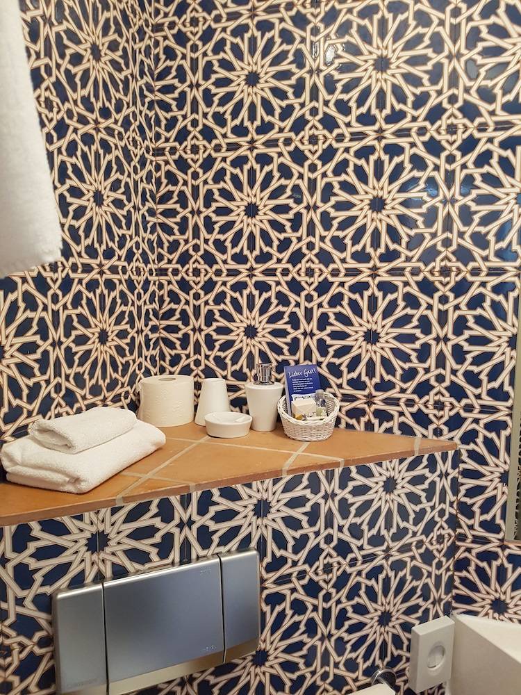 Bathroom amenities
