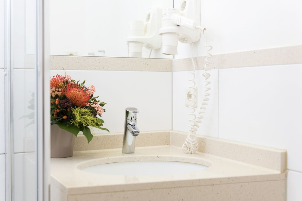 Bathroom sink