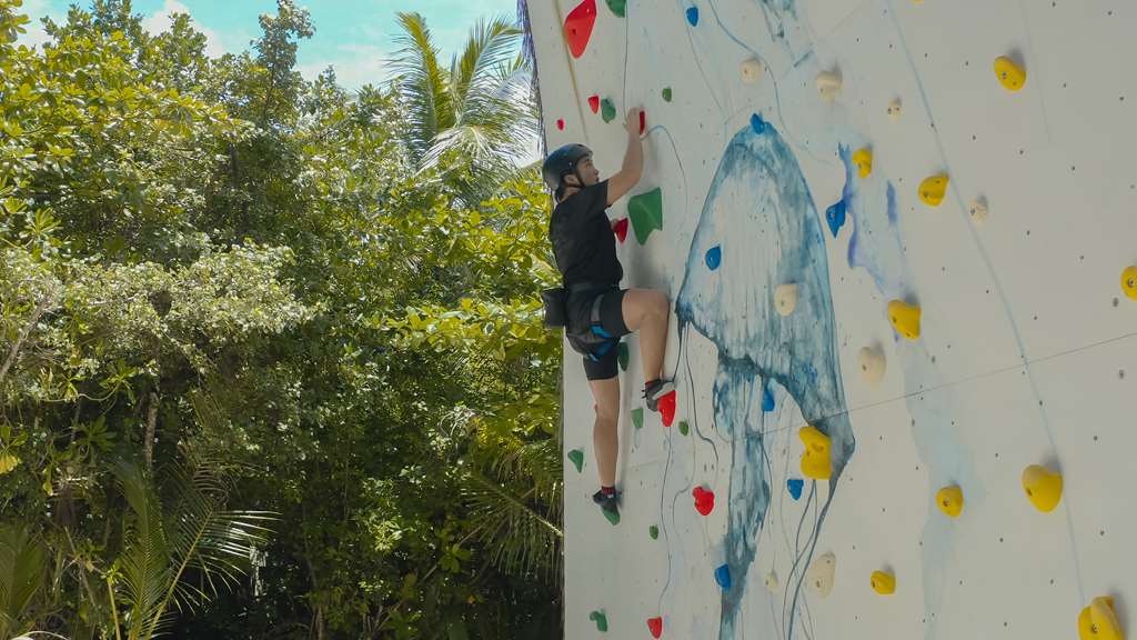 Anantara Kihavah Wall Climbing Activity jpg